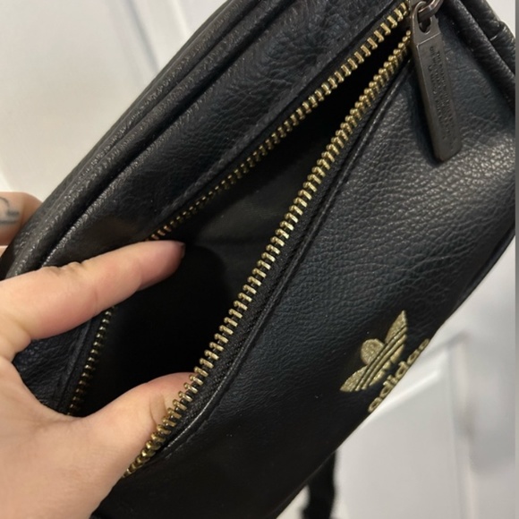 ** SOLD ** Adidas Waistbag - Picture 2 of 4